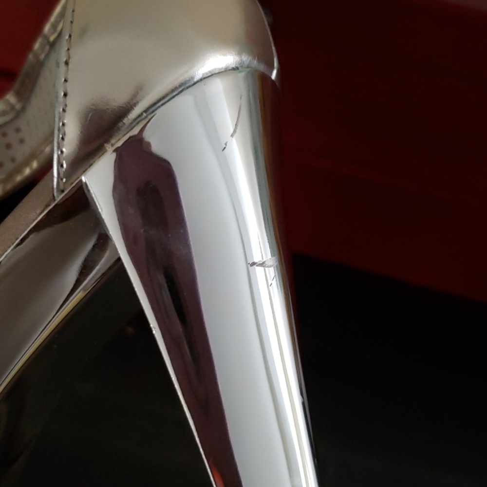 Shoes - Picture 4 of 4